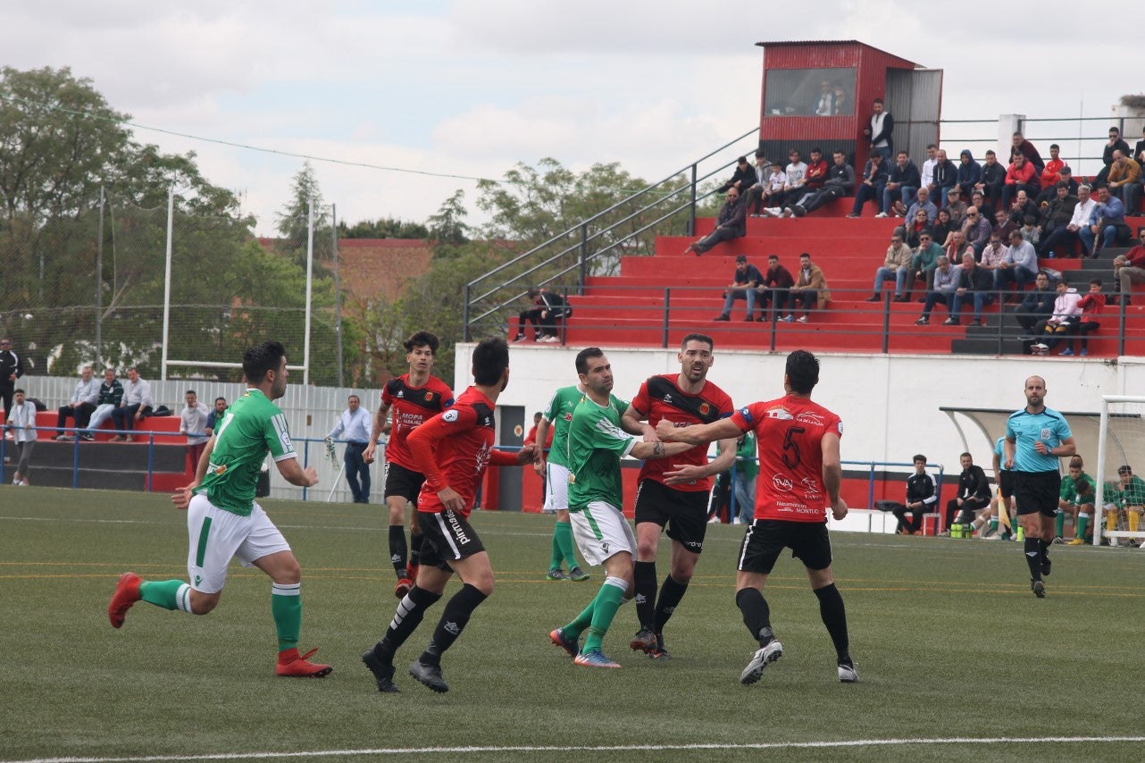 Algunas imágenes del encuentro de la 34ª jornada de Tercera División disputado en Montijo, y que finalizó con empate a uno (18-04-2019)