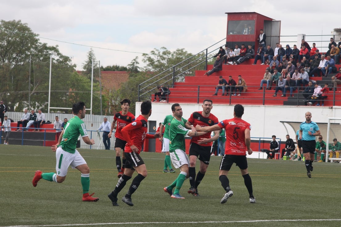 Algunas imágenes del encuentro de la 34ª jornada de Tercera División disputado en Montijo, y que finalizó con empate a uno (18-04-2019)