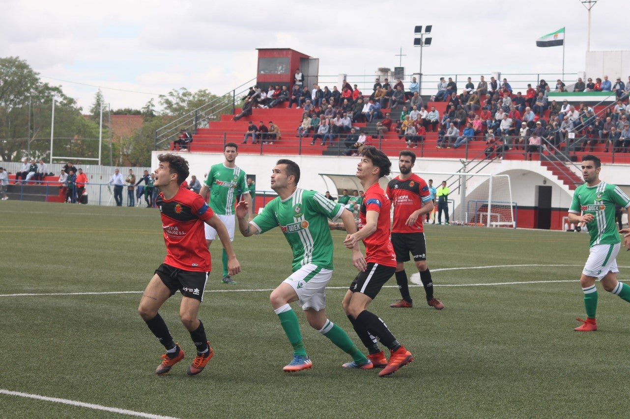 Algunas imágenes del encuentro de la 34ª jornada de Tercera División disputado en Montijo, y que finalizó con empate a uno (18-04-2019)