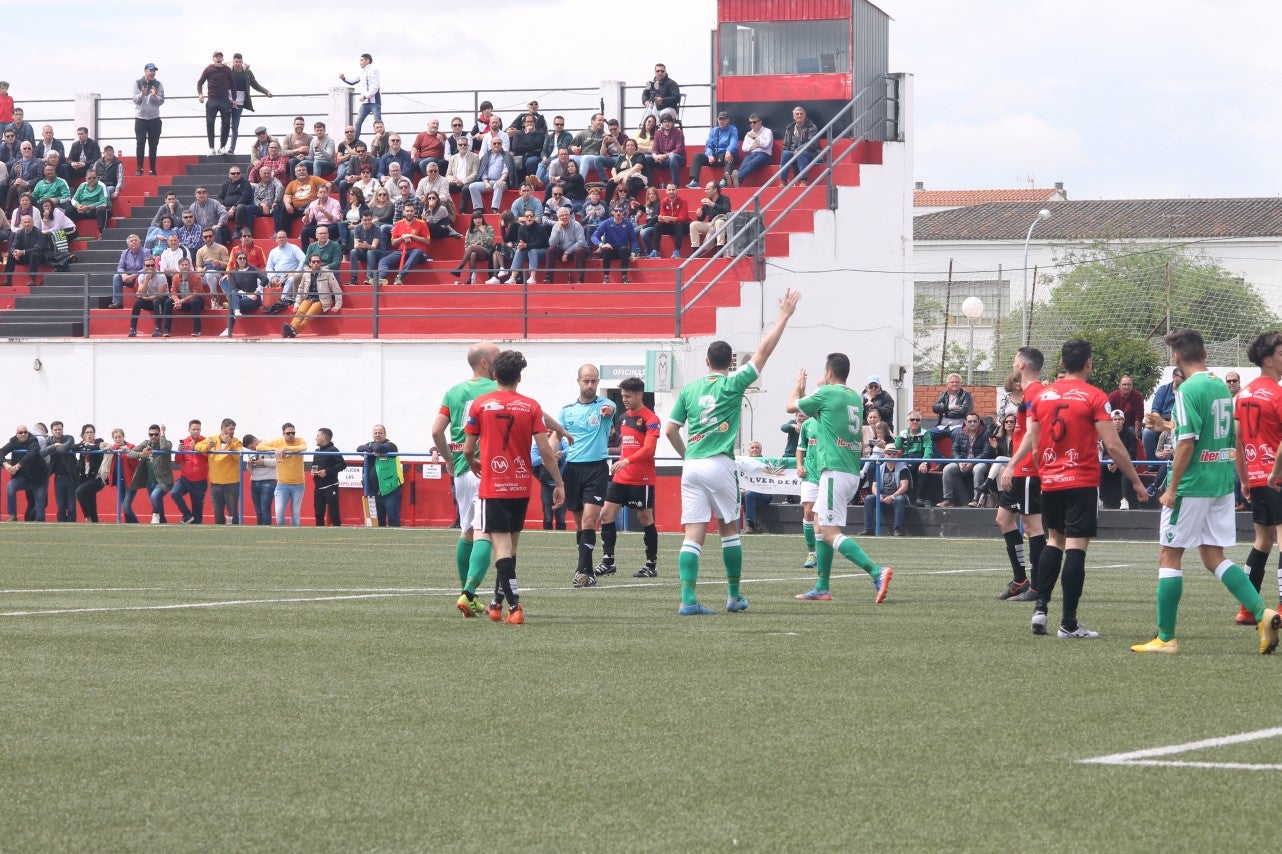 Algunas imágenes del encuentro de la 34ª jornada de Tercera División disputado en Montijo, y que finalizó con empate a uno (18-04-2019)