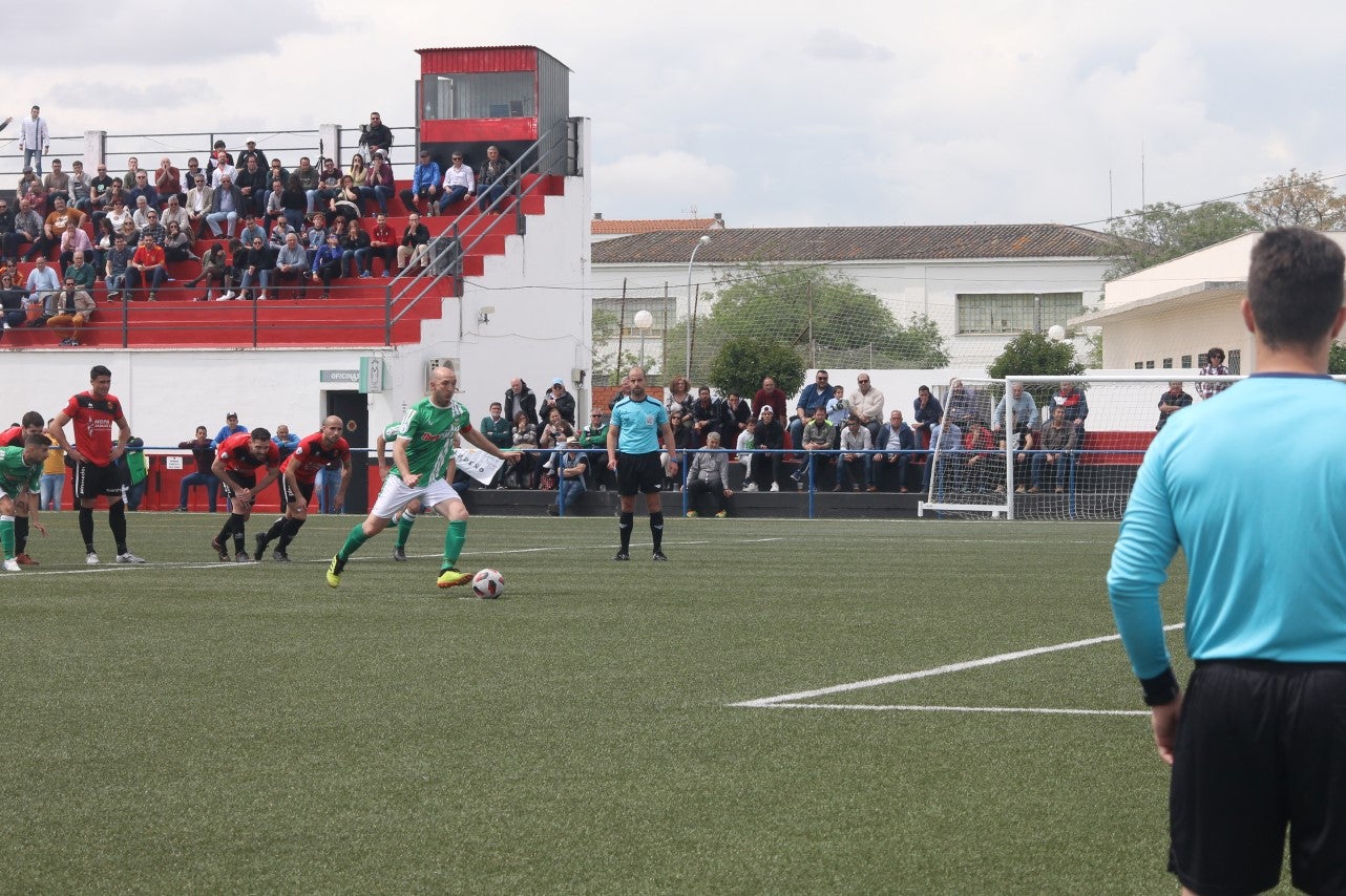 Algunas imágenes del encuentro de la 34ª jornada de Tercera División disputado en Montijo, y que finalizó con empate a uno (18-04-2019)