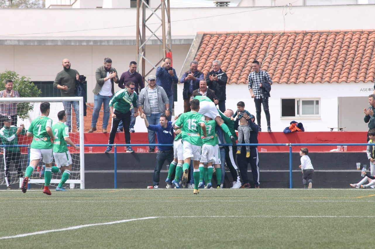 Algunas imágenes del encuentro de la 34ª jornada de Tercera División disputado en Montijo, y que finalizó con empate a uno (18-04-2019)