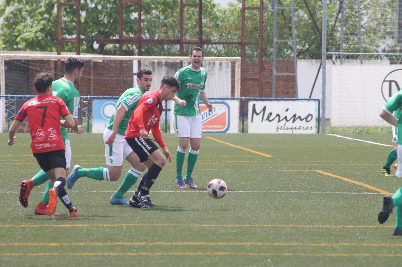 Algunas imágenes del encuentro de la 34ª jornada de Tercera División disputado en Montijo, y que finalizó con empate a uno (18-04-2019)