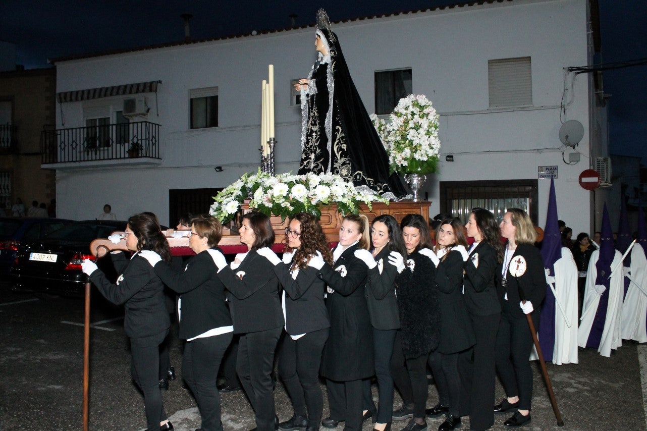 Imágenes de la procesión de Nuestro Señor Jesús Nazareno y la Virgen de los Dolores (17-04-2019)