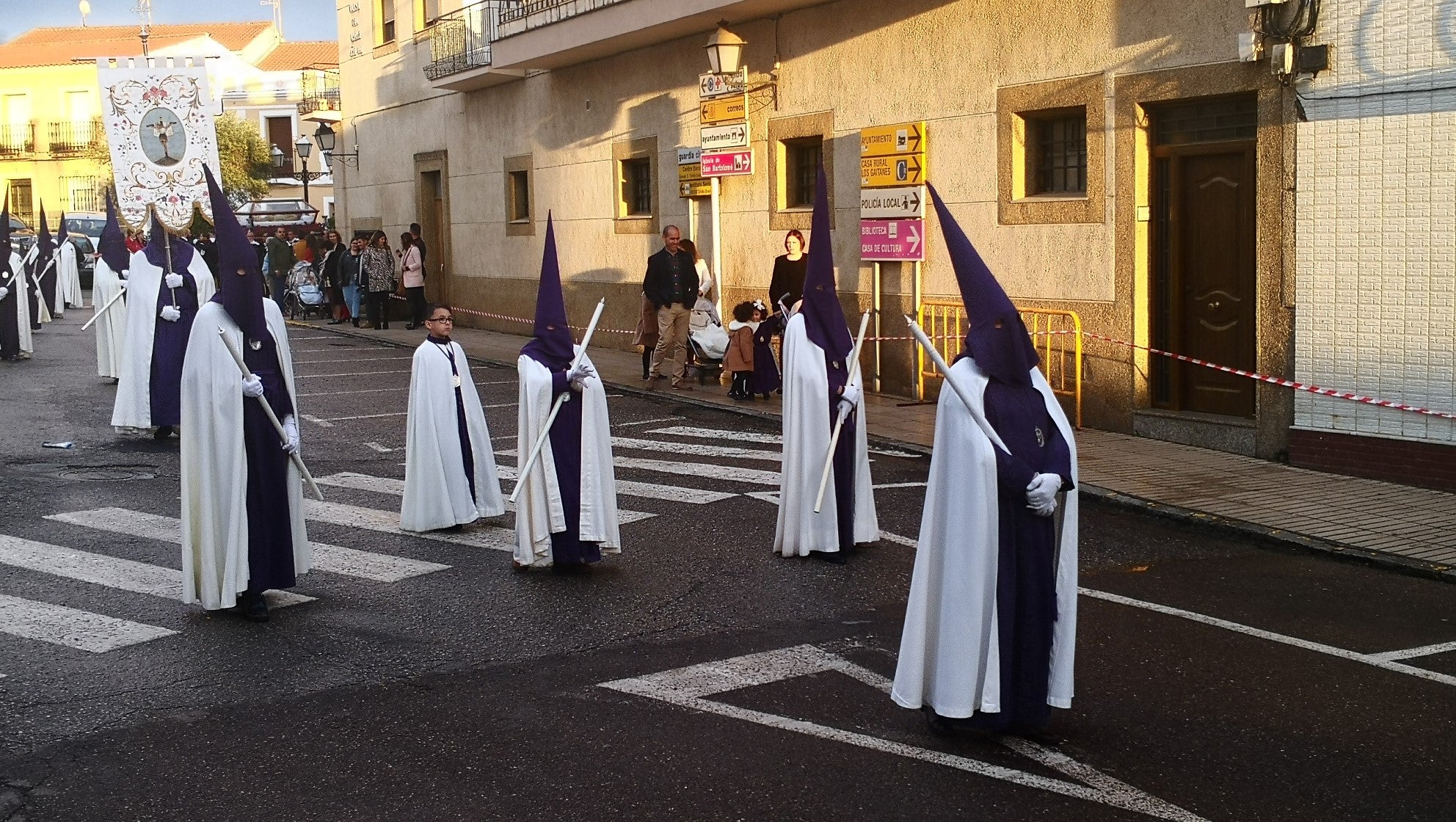 Algunas imágenes de la Procesión del Santo Entierro celebrada el Viernes Santo (19-04-2019)