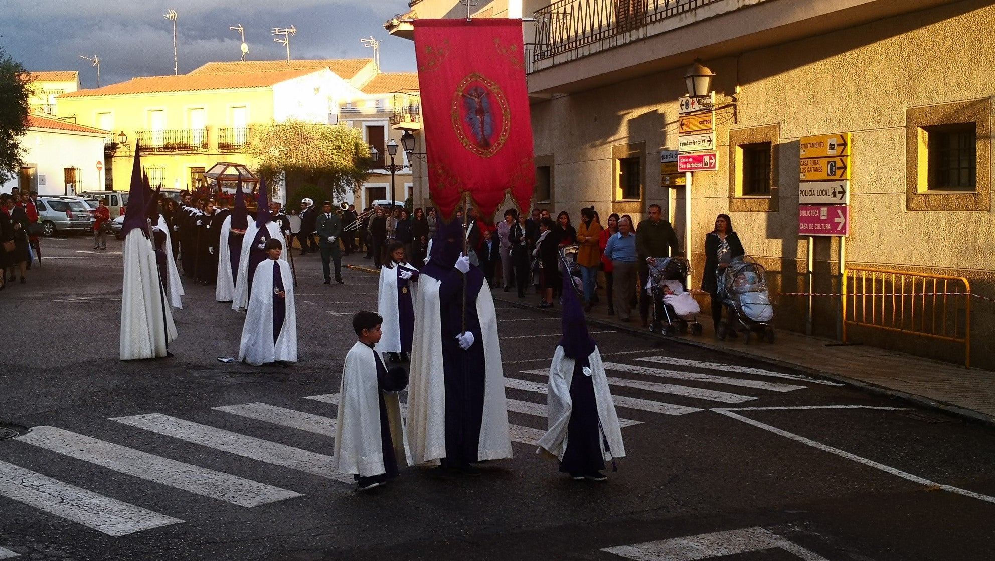 Algunas imágenes de la Procesión del Santo Entierro celebrada el Viernes Santo (19-04-2019)