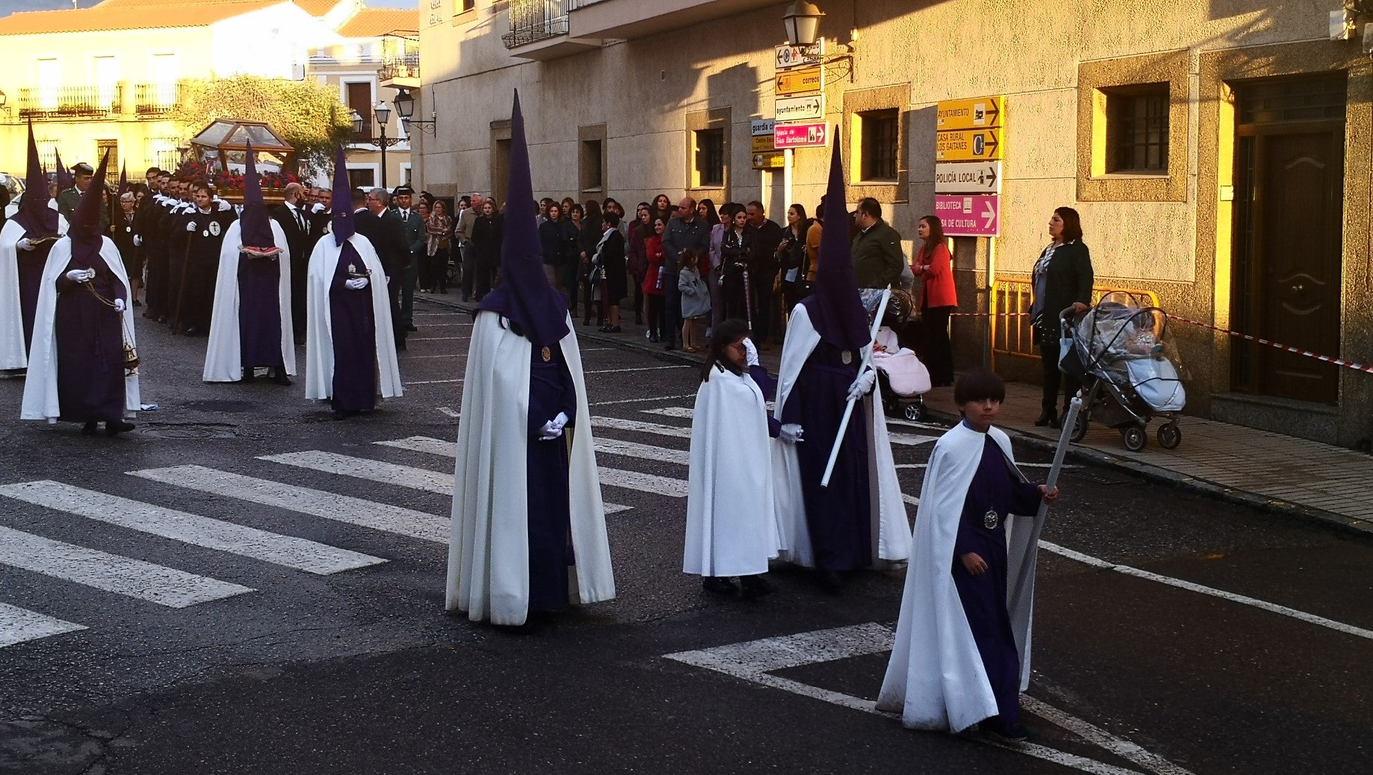Algunas imágenes de la Procesión del Santo Entierro celebrada el Viernes Santo (19-04-2019)