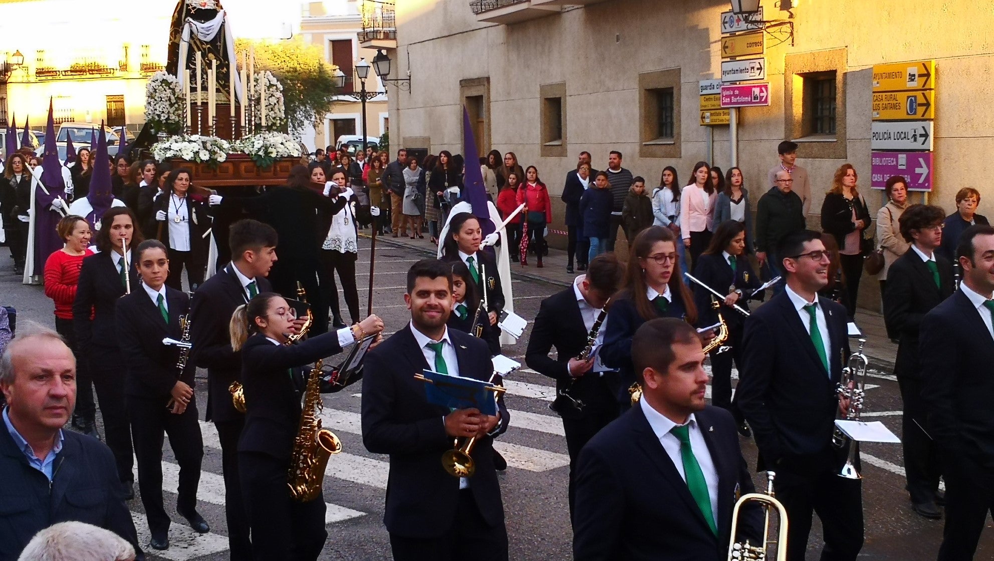 Algunas imágenes de la Procesión del Santo Entierro celebrada el Viernes Santo (19-04-2019)
