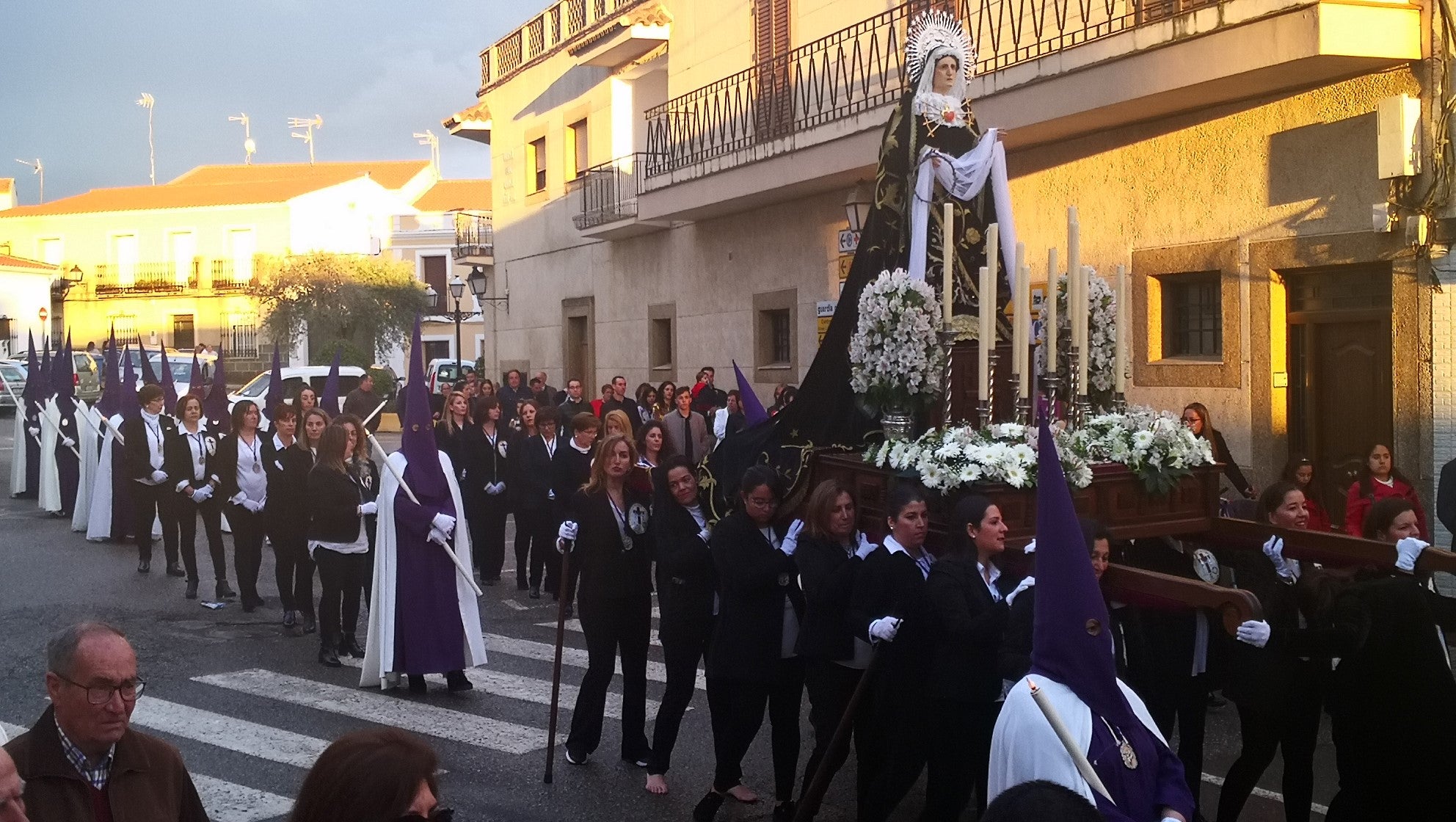 Algunas imágenes de la Procesión del Santo Entierro celebrada el Viernes Santo (19-04-2019)