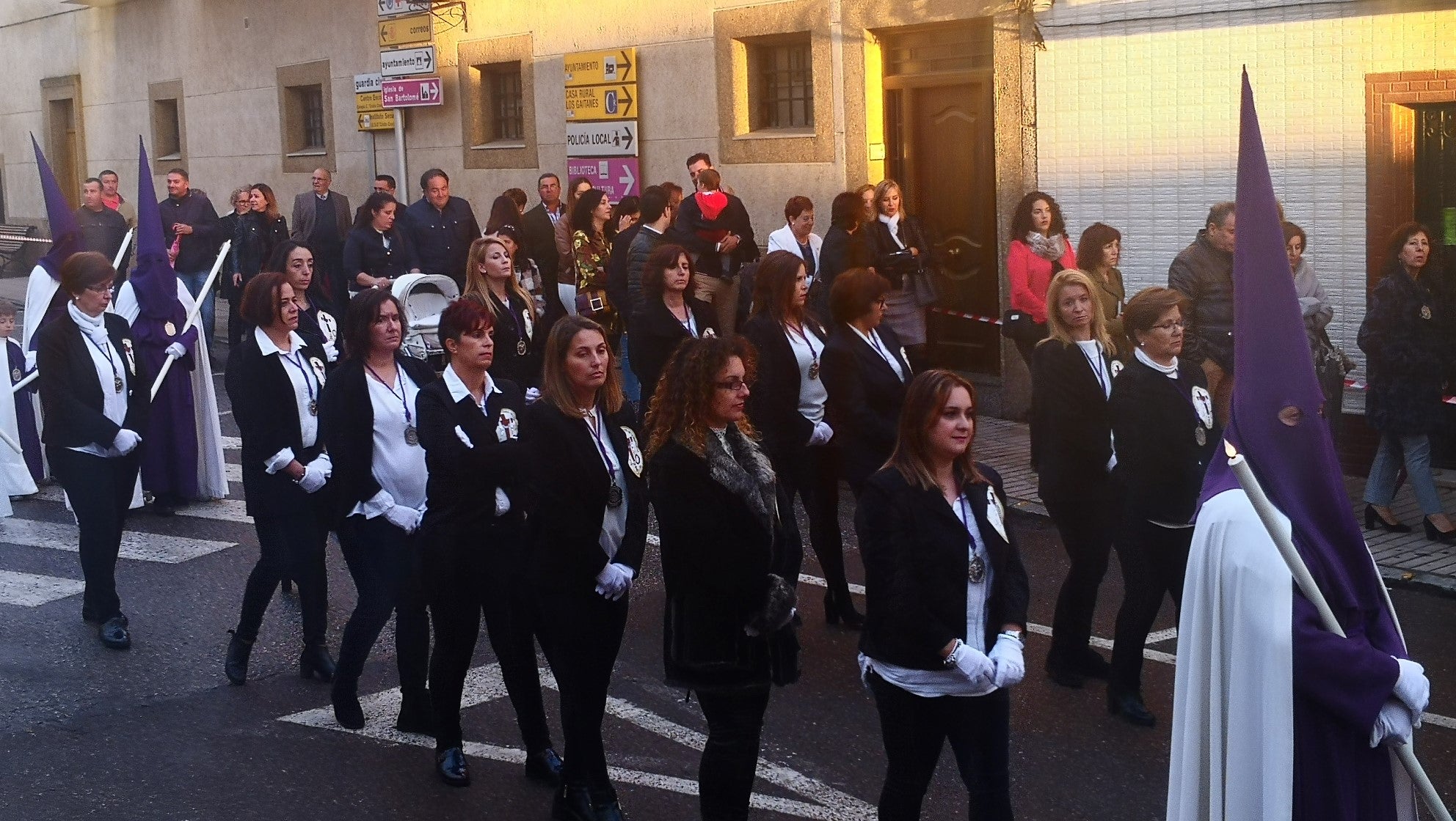 Algunas imágenes de la Procesión del Santo Entierro celebrada el Viernes Santo (19-04-2019)