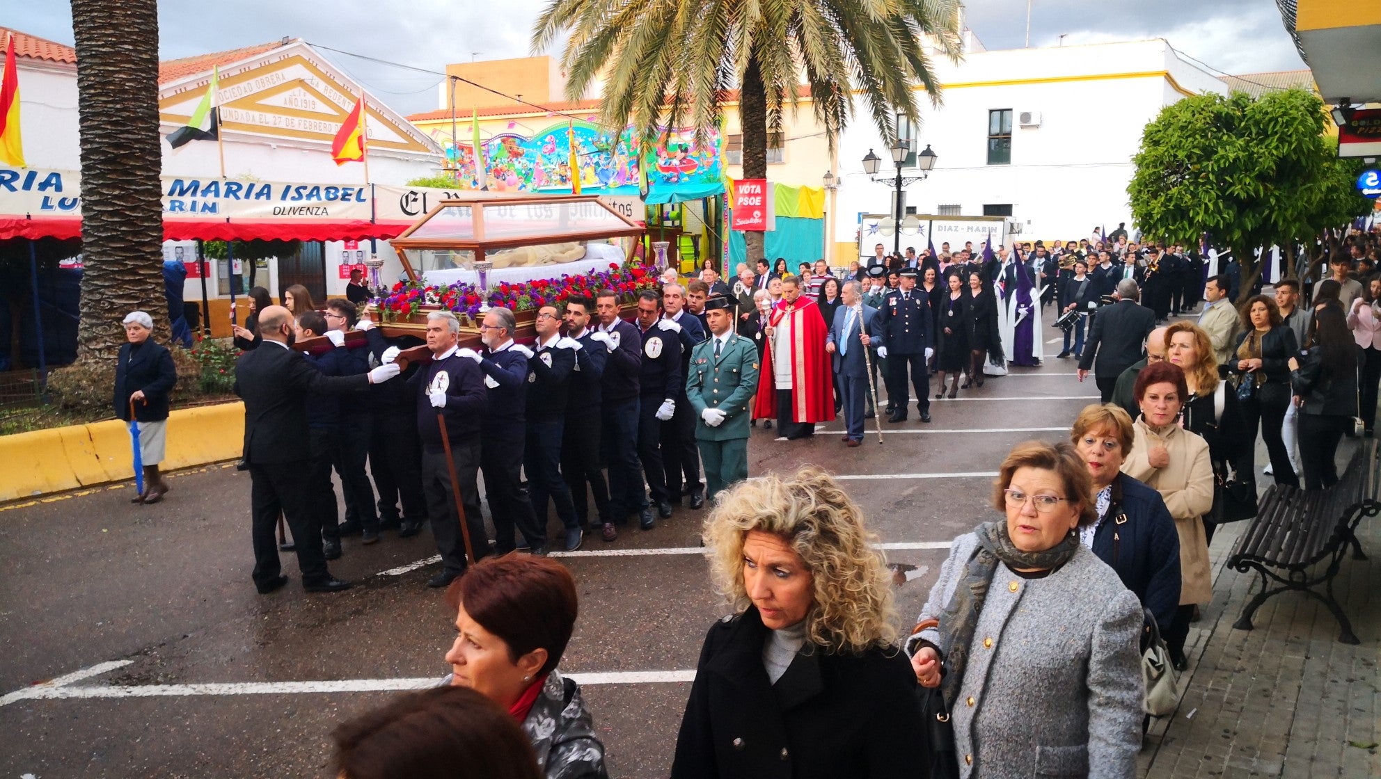 Algunas imágenes de la Procesión del Santo Entierro celebrada el Viernes Santo (19-04-2019)