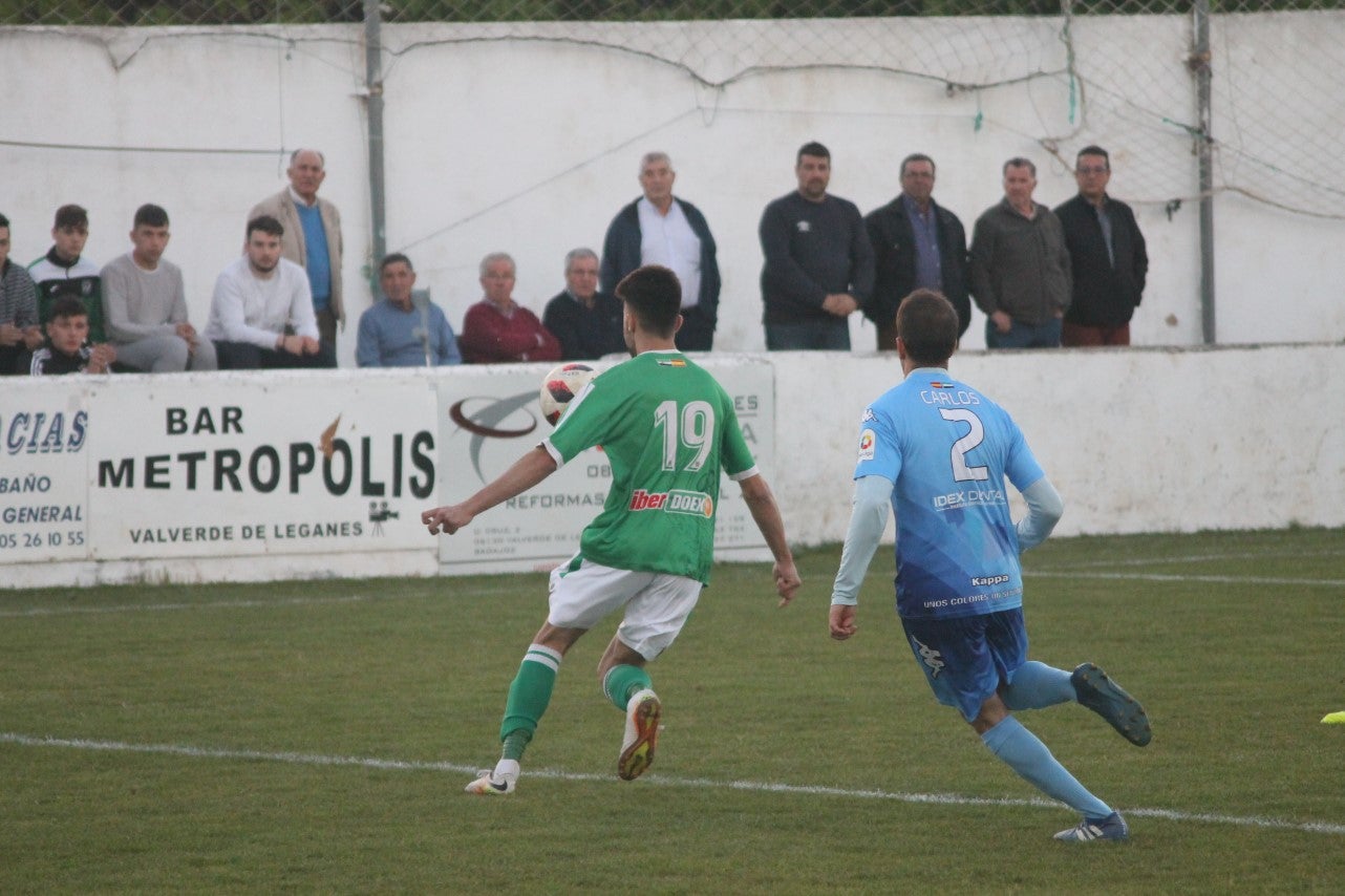 Imágenes del encuentro de la 35ª jornada de liga en Tercera División disputado en el Municipal de San Roque y que finalizó 2-1