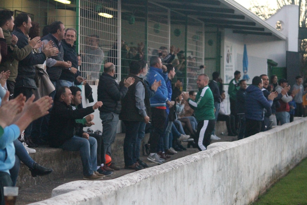 Imágenes del encuentro de la 35ª jornada de liga en Tercera División disputado en el Municipal de San Roque y que finalizó 2-1