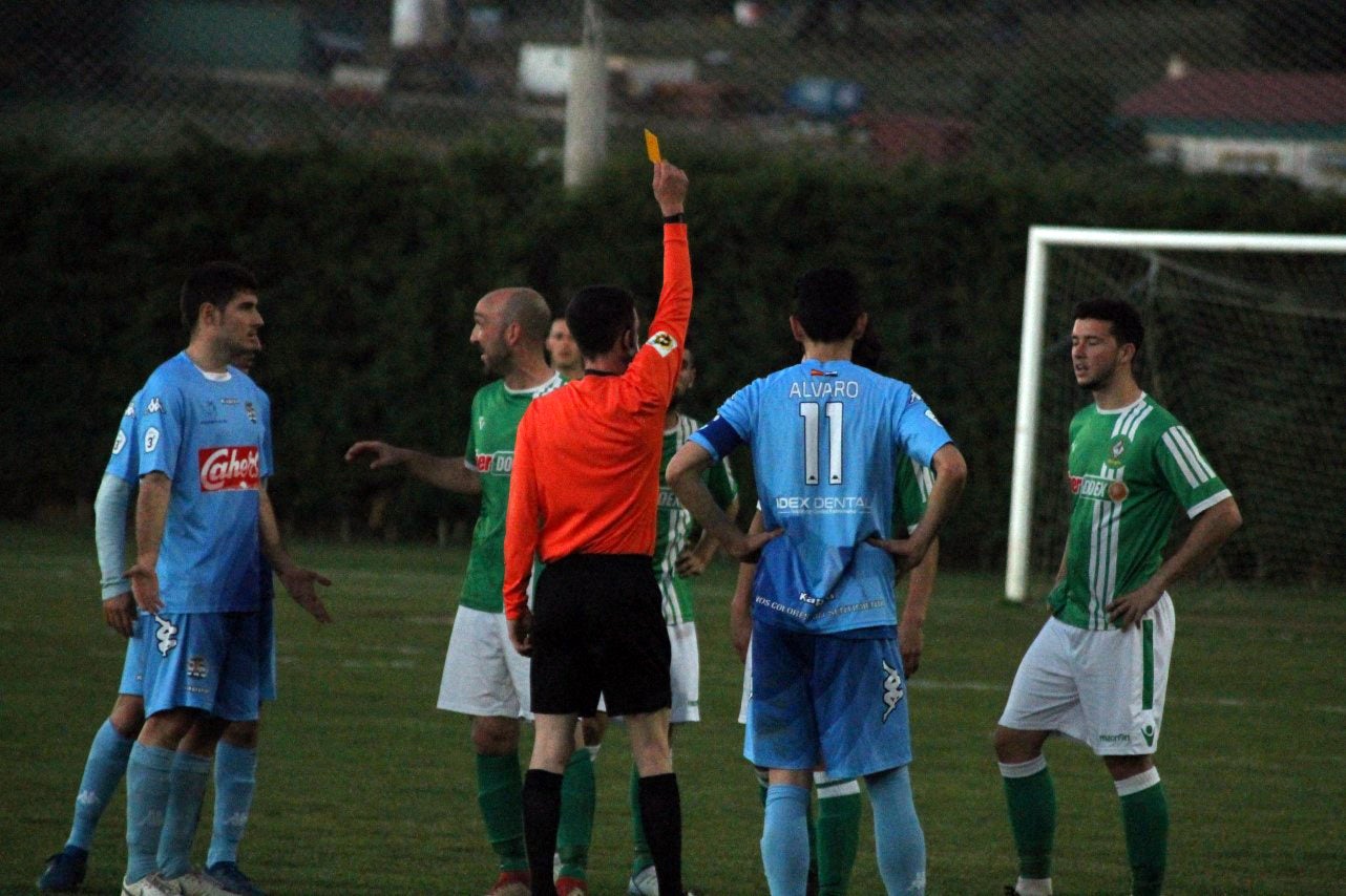 Imágenes del encuentro de la 35ª jornada de liga en Tercera División disputado en el Municipal de San Roque y que finalizó 2-1
