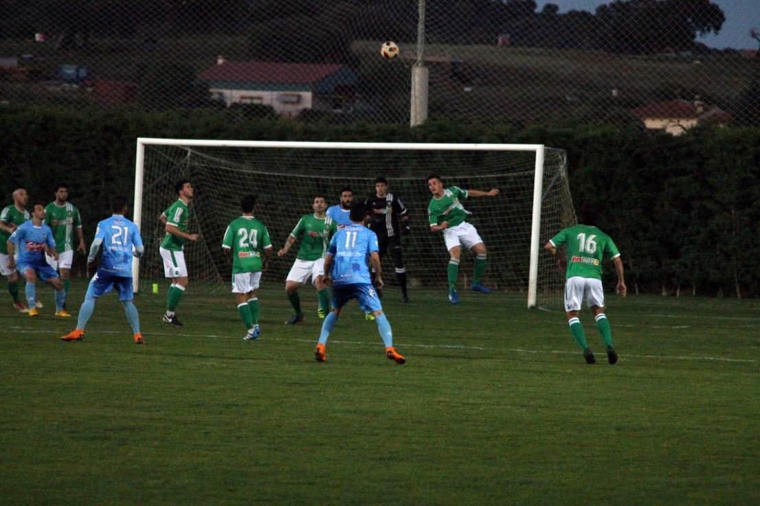 Imágenes del encuentro de la 35ª jornada de liga en Tercera División disputado en el Municipal de San Roque y que finalizó 2-1