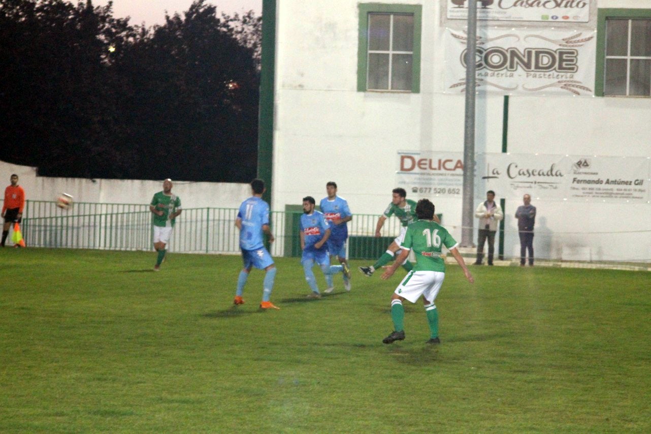 Imágenes del encuentro de la 35ª jornada de liga en Tercera División disputado en el Municipal de San Roque y que finalizó 2-1