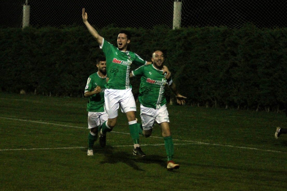 Imágenes del encuentro de la 35ª jornada de liga en Tercera División disputado en el Municipal de San Roque y que finalizó 2-1