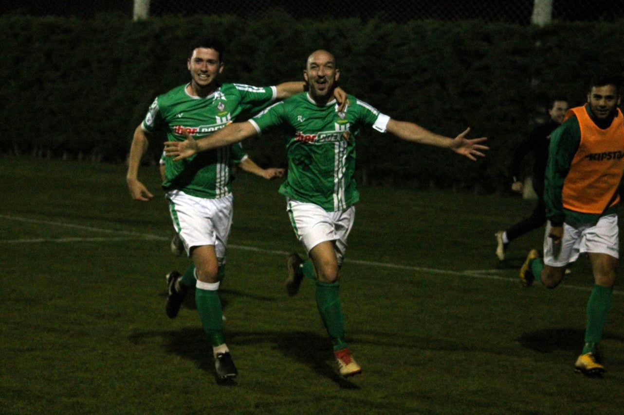 Imágenes del encuentro de la 35ª jornada de liga en Tercera División disputado en el Municipal de San Roque y que finalizó 2-1