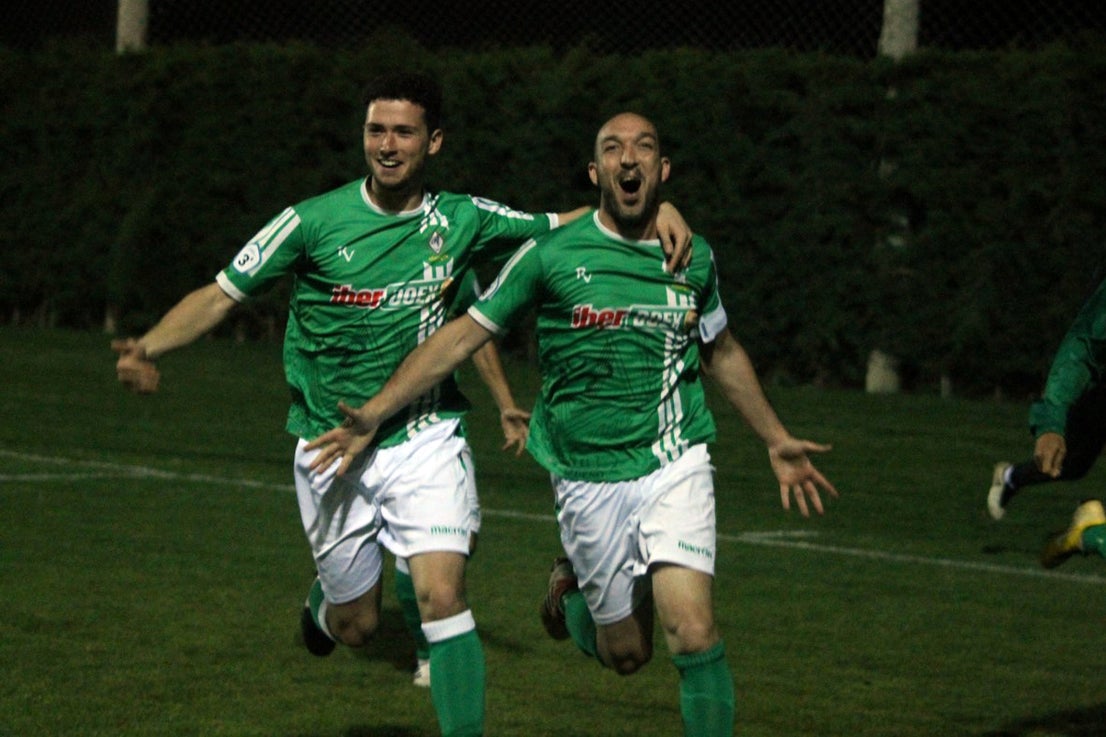 Imágenes del encuentro de la 35ª jornada de liga en Tercera División disputado en el Municipal de San Roque y que finalizó 2-1