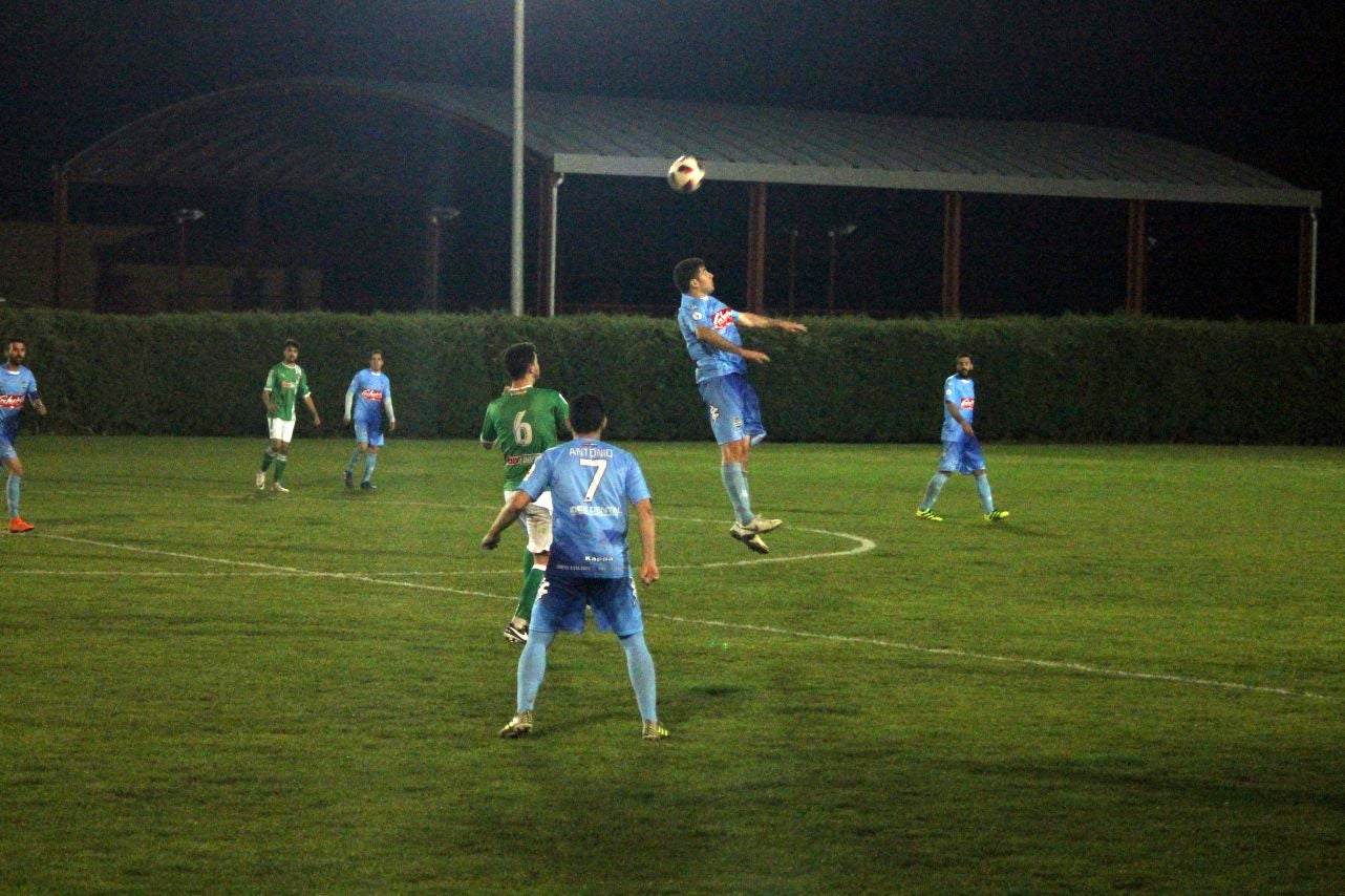 Imágenes del encuentro de la 35ª jornada de liga en Tercera División disputado en el Municipal de San Roque y que finalizó 2-1