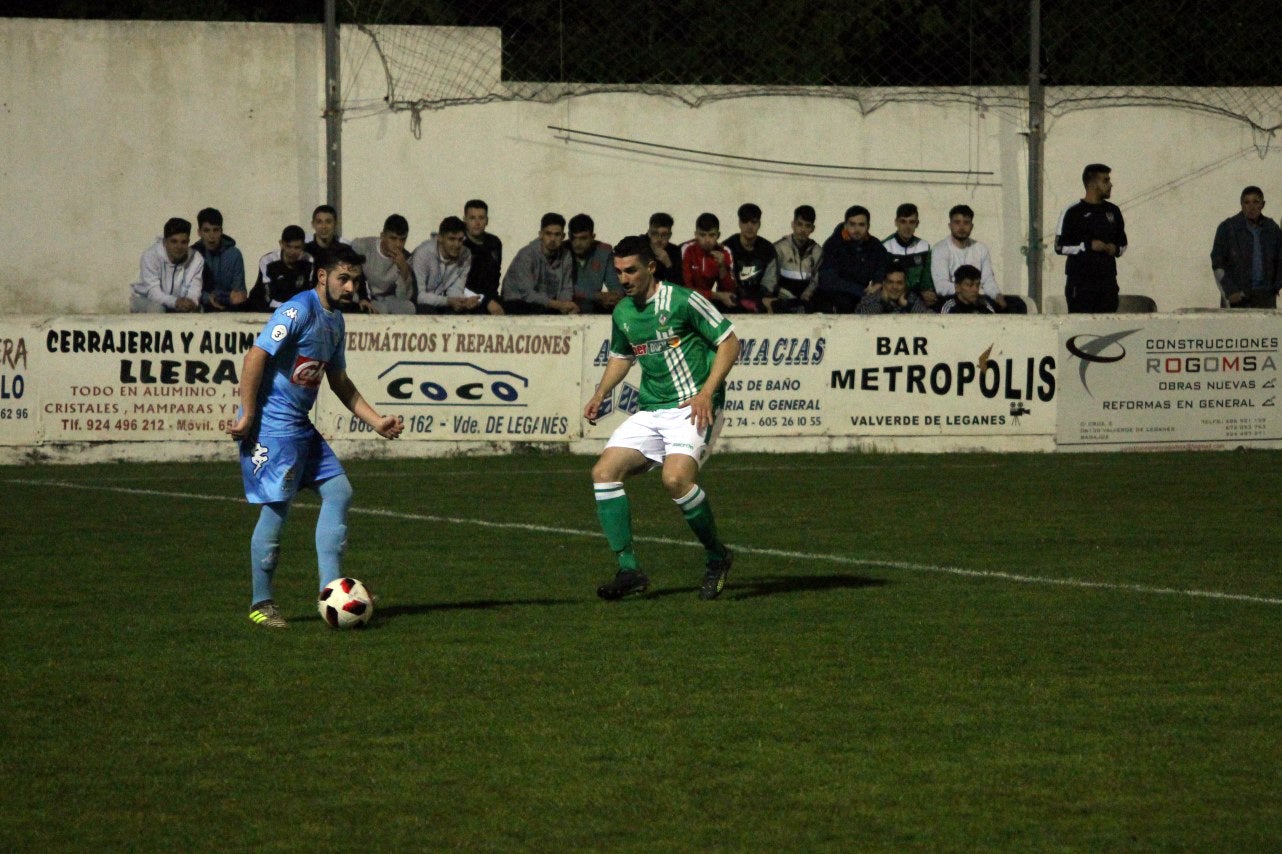 Imágenes del encuentro de la 35ª jornada de liga en Tercera División disputado en el Municipal de San Roque y que finalizó 2-1