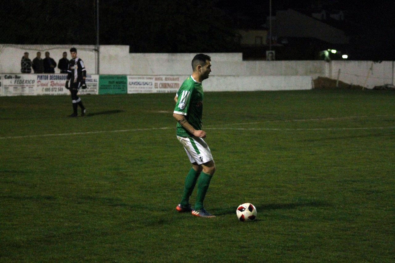 Imágenes del encuentro de la 35ª jornada de liga en Tercera División disputado en el Municipal de San Roque y que finalizó 2-1