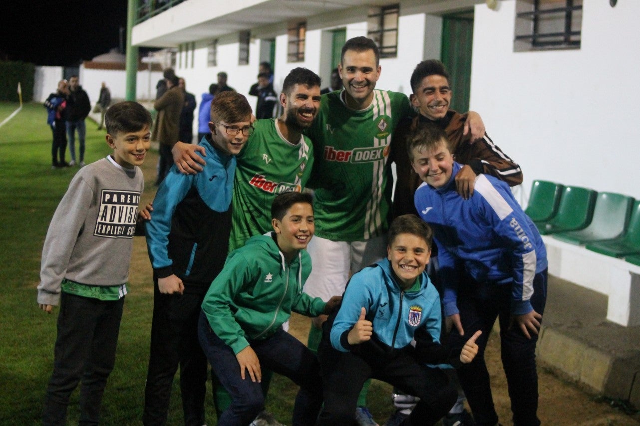 Imágenes del encuentro de la 35ª jornada de liga en Tercera División disputado en el Municipal de San Roque y que finalizó 2-1