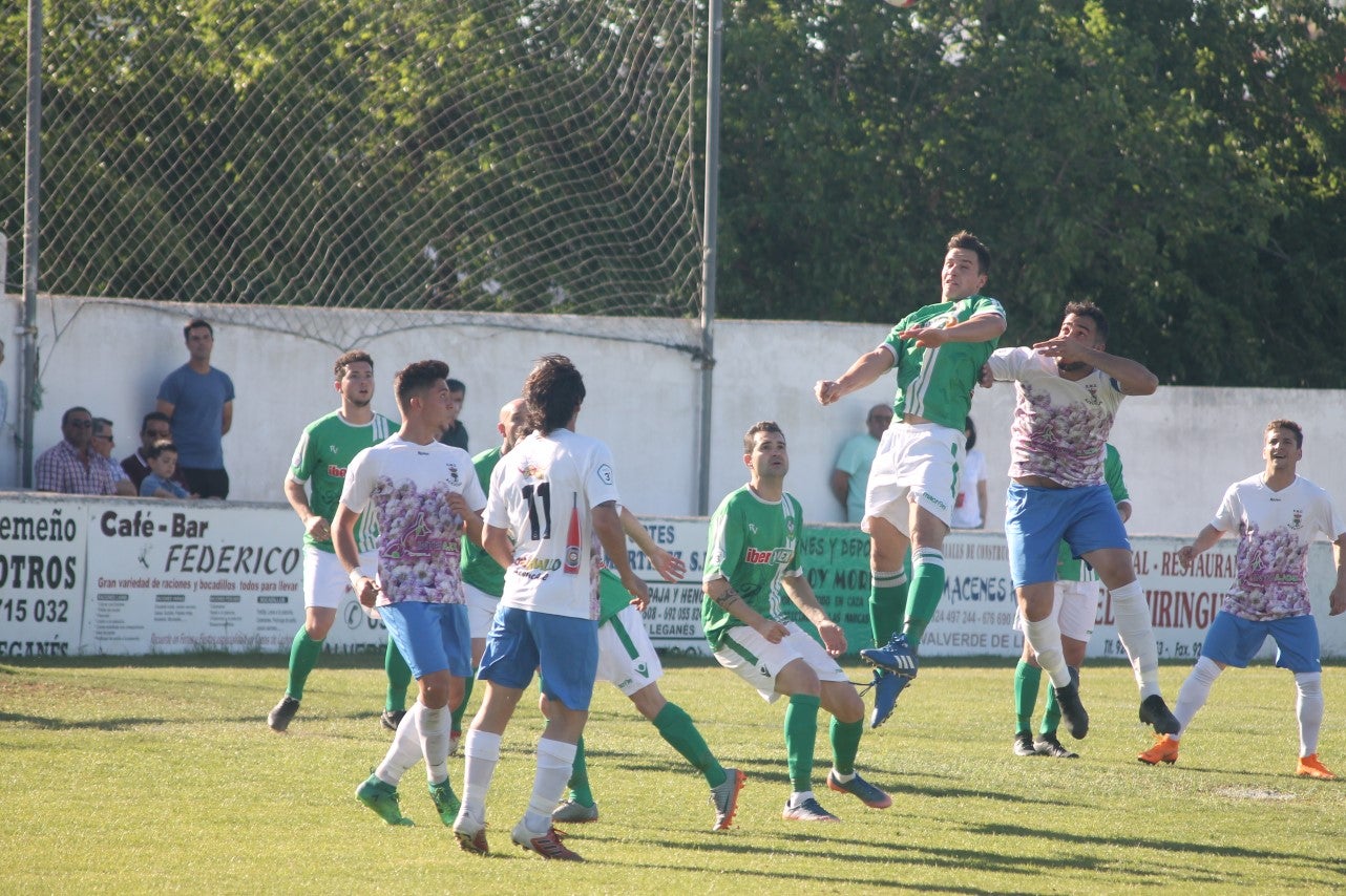 Imágenes del encuentro de la 37ª jornada de liga de Tercera División disputado en el Municipal de San Roque y que terminó 0-2 (12-05-2019)