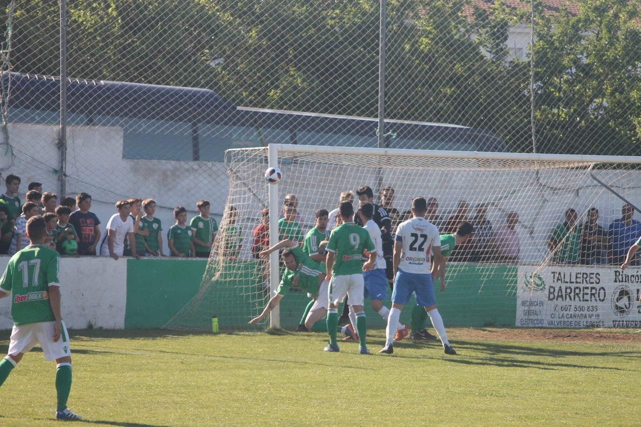 Imágenes del encuentro de la 37ª jornada de liga de Tercera División disputado en el Municipal de San Roque y que terminó 0-2 (12-05-2019)