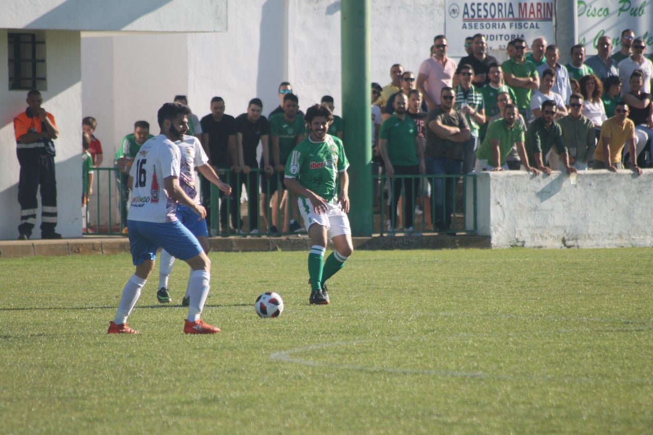 Imágenes del encuentro de la 37ª jornada de liga de Tercera División disputado en el Municipal de San Roque y que terminó 0-2 (12-05-2019)