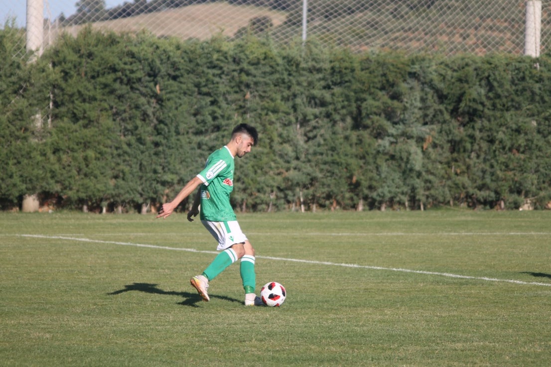 Imágenes del encuentro de la 37ª jornada de liga de Tercera División disputado en el Municipal de San Roque y que terminó 0-2 (12-05-2019)