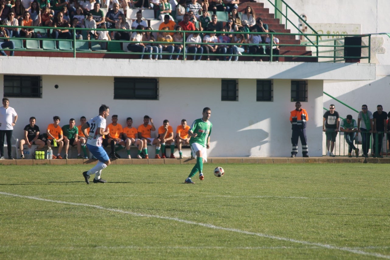 Imágenes del encuentro de la 37ª jornada de liga de Tercera División disputado en el Municipal de San Roque y que terminó 0-2 (12-05-2019)