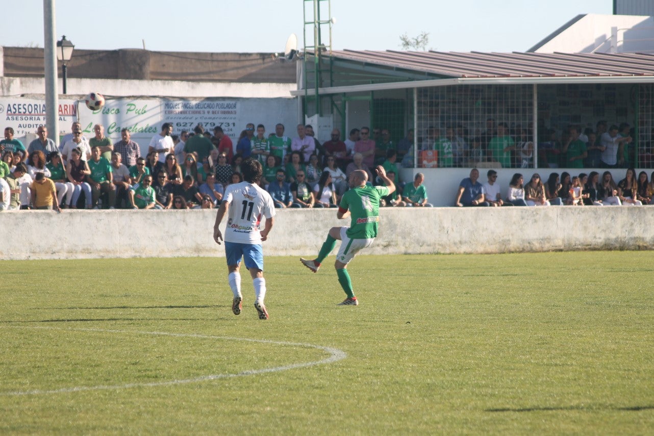 Imágenes del encuentro de la 37ª jornada de liga de Tercera División disputado en el Municipal de San Roque y que terminó 0-2 (12-05-2019)
