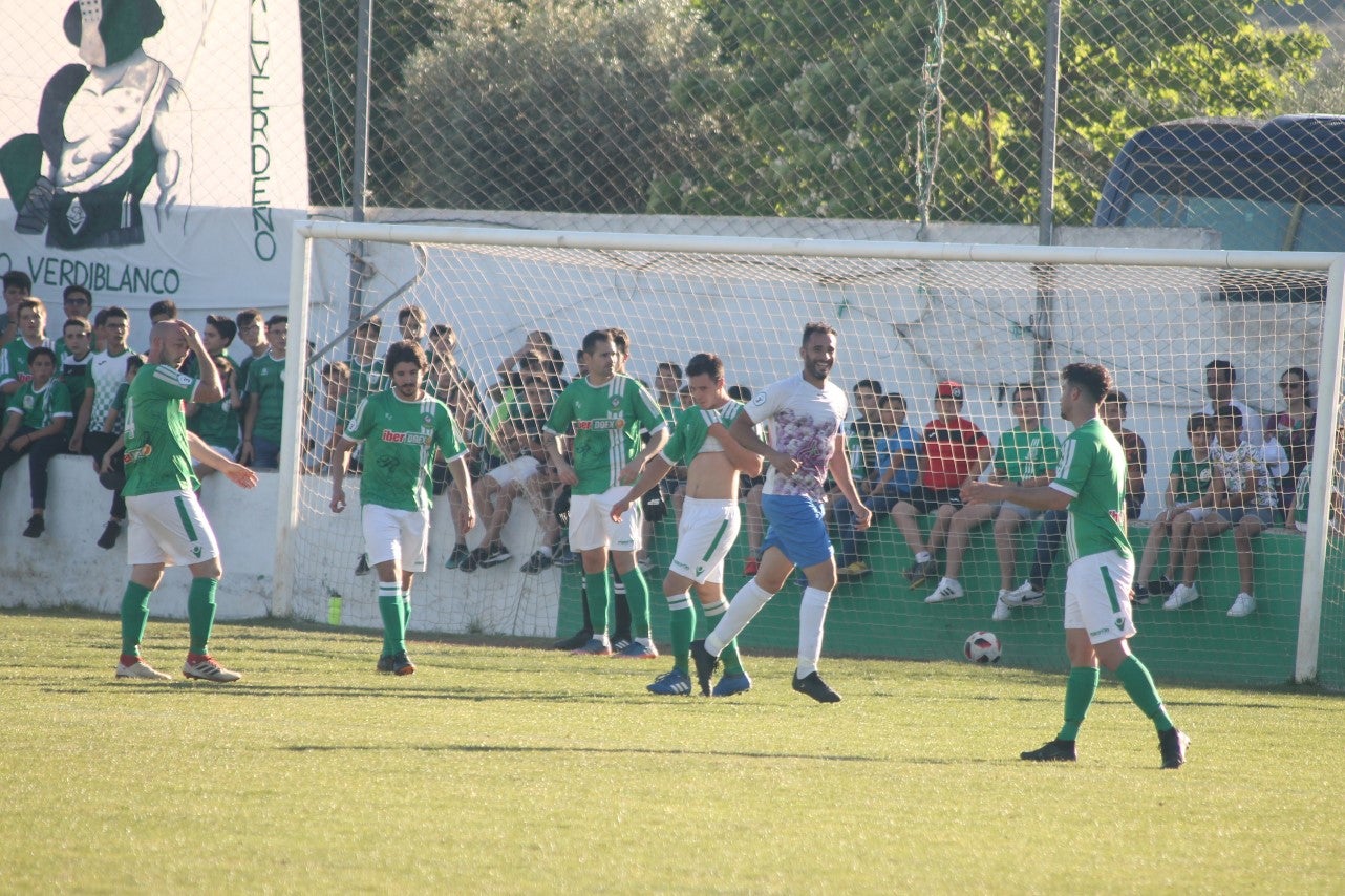 Imágenes del encuentro de la 37ª jornada de liga de Tercera División disputado en el Municipal de San Roque y que terminó 0-2 (12-05-2019)
