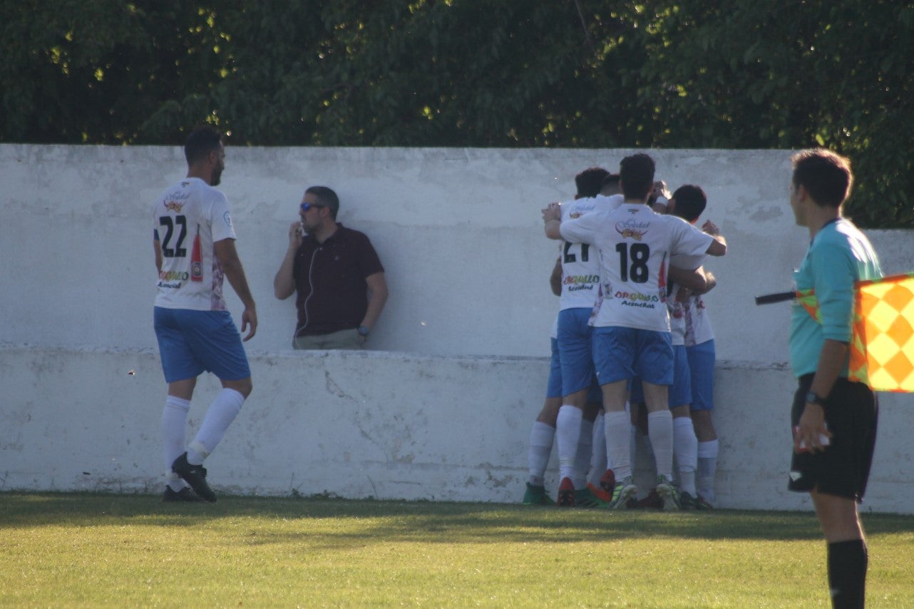 Imágenes del encuentro de la 37ª jornada de liga de Tercera División disputado en el Municipal de San Roque y que terminó 0-2 (12-05-2019)