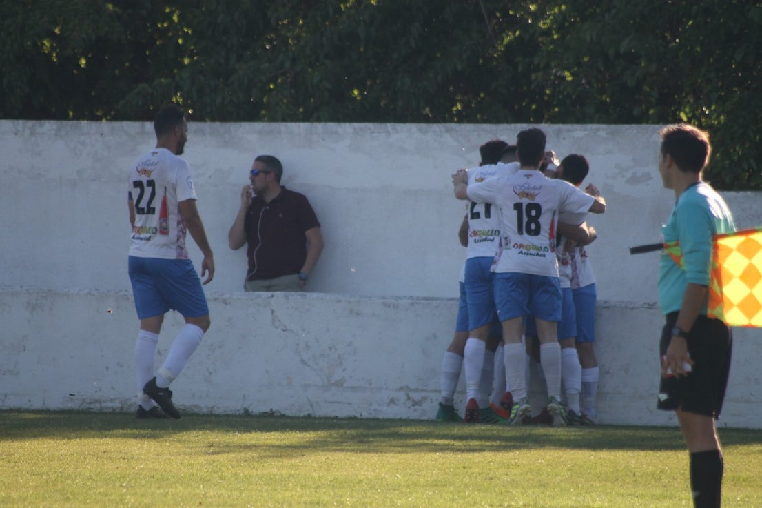Imágenes del encuentro de la 37ª jornada de liga de Tercera División disputado en el Municipal de San Roque y que terminó 0-2 (12-05-2019)