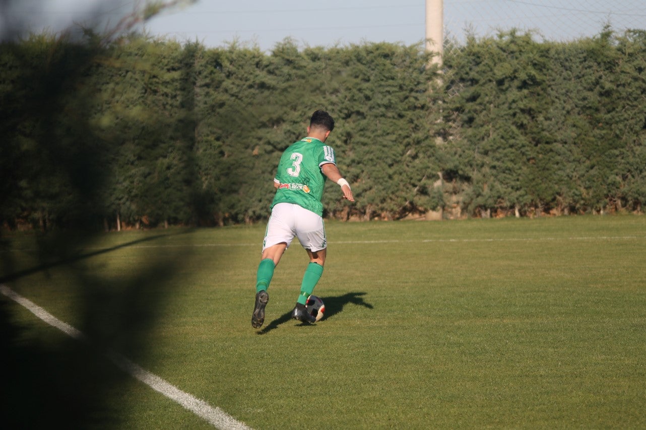 Imágenes del encuentro de la 37ª jornada de liga de Tercera División disputado en el Municipal de San Roque y que terminó 0-2 (12-05-2019)