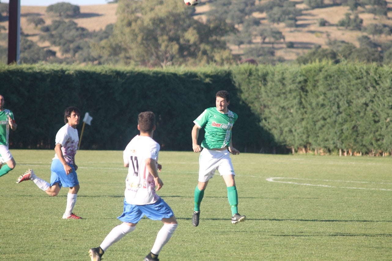 Imágenes del encuentro de la 37ª jornada de liga de Tercera División disputado en el Municipal de San Roque y que terminó 0-2 (12-05-2019)