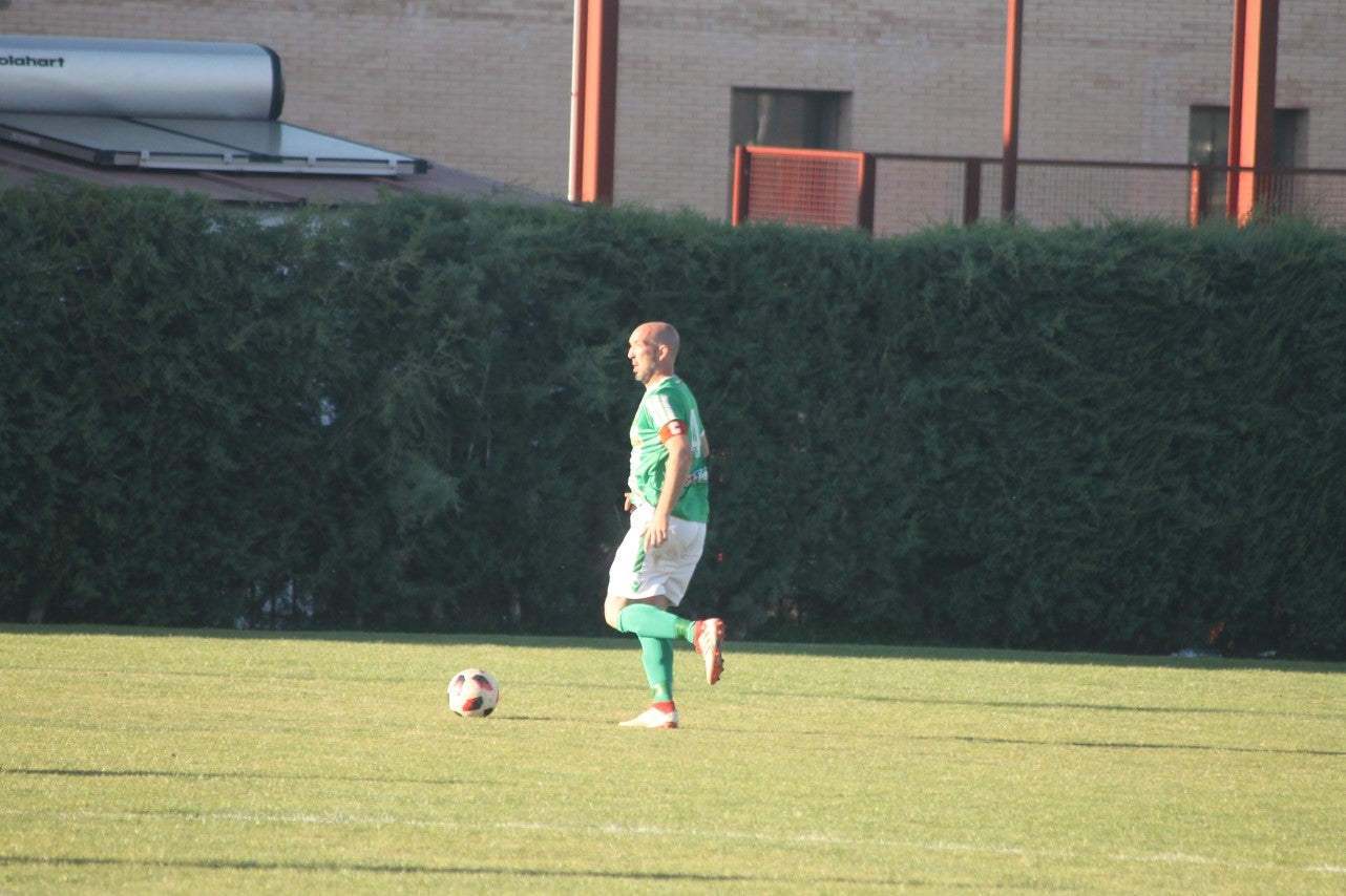 Imágenes del encuentro de la 37ª jornada de liga de Tercera División disputado en el Municipal de San Roque y que terminó 0-2 (12-05-2019)