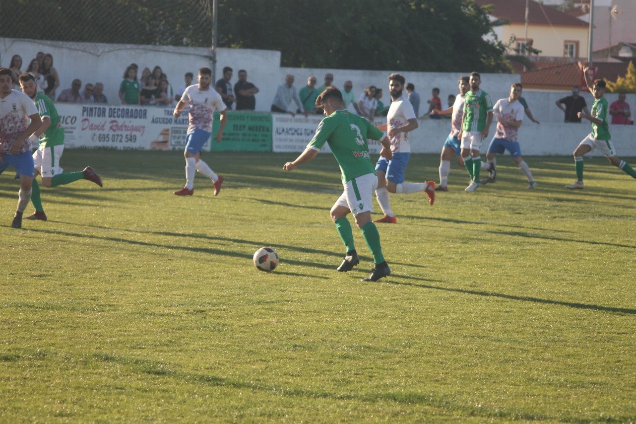 Imágenes del encuentro de la 37ª jornada de liga de Tercera División disputado en el Municipal de San Roque y que terminó 0-2 (12-05-2019)