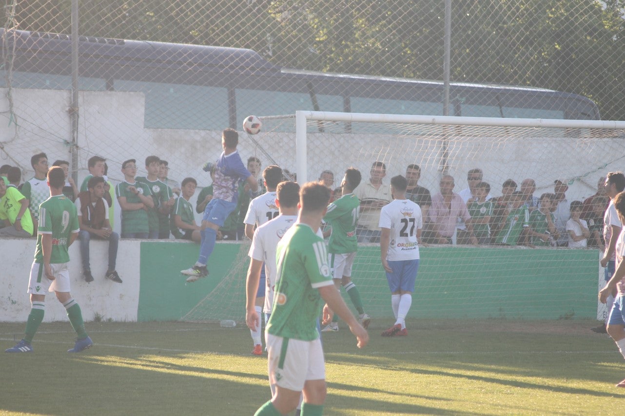 Imágenes del encuentro de la 37ª jornada de liga de Tercera División disputado en el Municipal de San Roque y que terminó 0-2 (12-05-2019)