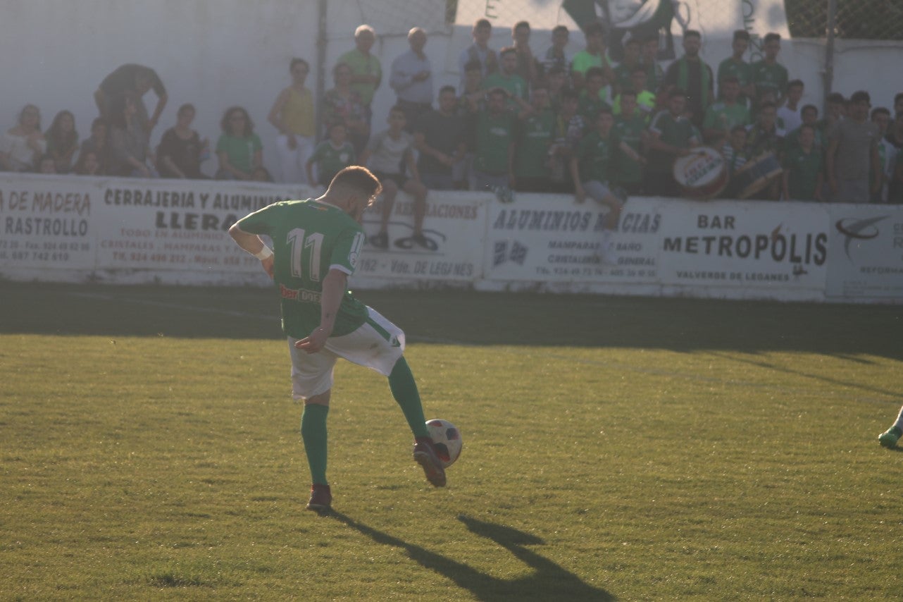 Imágenes del encuentro de la 37ª jornada de liga de Tercera División disputado en el Municipal de San Roque y que terminó 0-2 (12-05-2019)