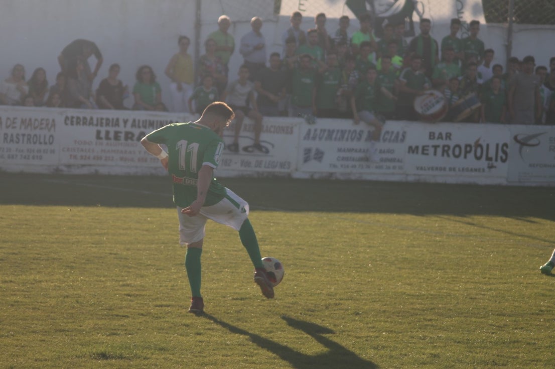 Imágenes del encuentro de la 37ª jornada de liga de Tercera División disputado en el Municipal de San Roque y que terminó 0-2 (12-05-2019)