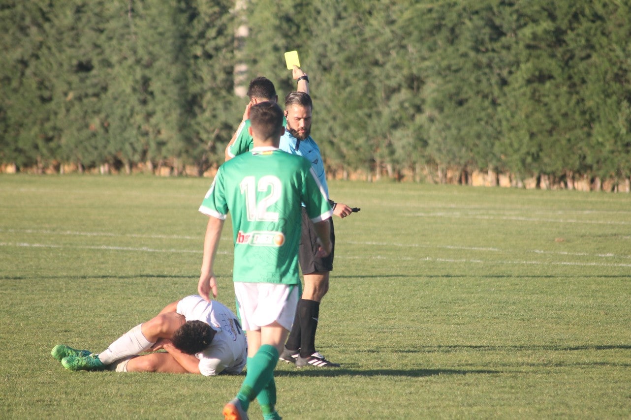Imágenes del encuentro de la 37ª jornada de liga de Tercera División disputado en el Municipal de San Roque y que terminó 0-2 (12-05-2019)