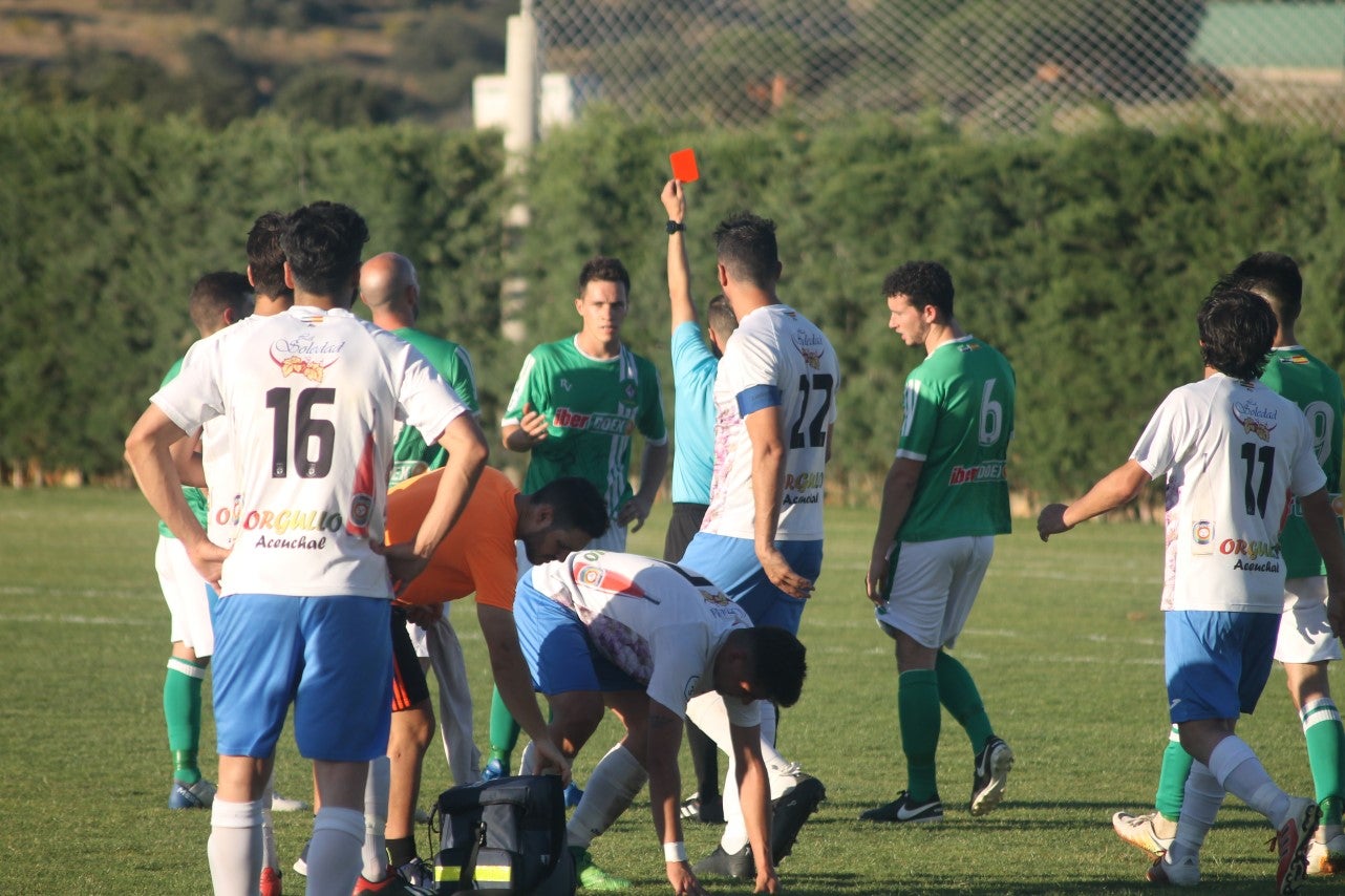 Imágenes del encuentro de la 37ª jornada de liga de Tercera División disputado en el Municipal de San Roque y que terminó 0-2 (12-05-2019)
