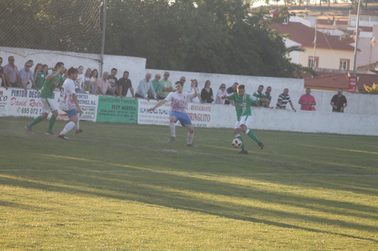 Imágenes del encuentro de la 37ª jornada de liga de Tercera División disputado en el Municipal de San Roque y que terminó 0-2 (12-05-2019)