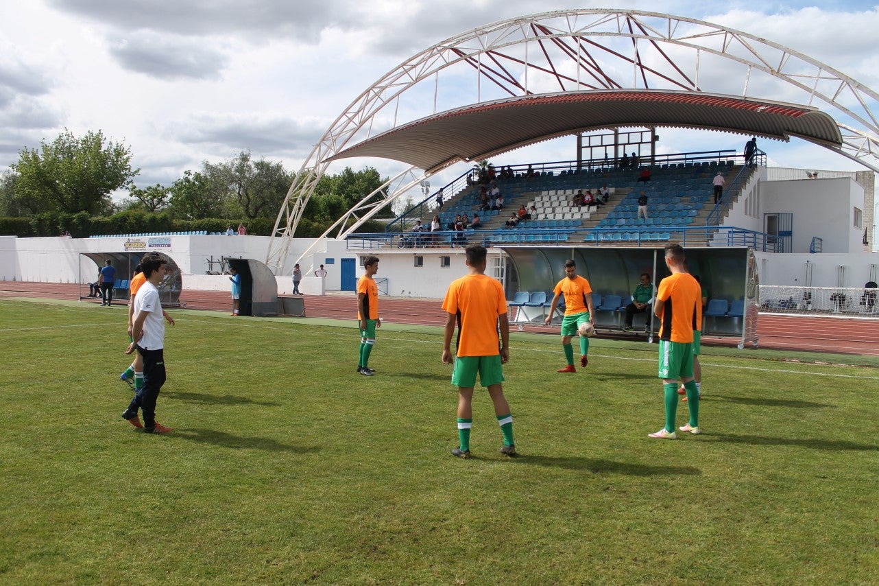 Algunas imágenes del último encuentro de liga de Tercera División disputado en la Ciudad Deportiva de Olivenza y que acabó 3-1 (19-05-2019)