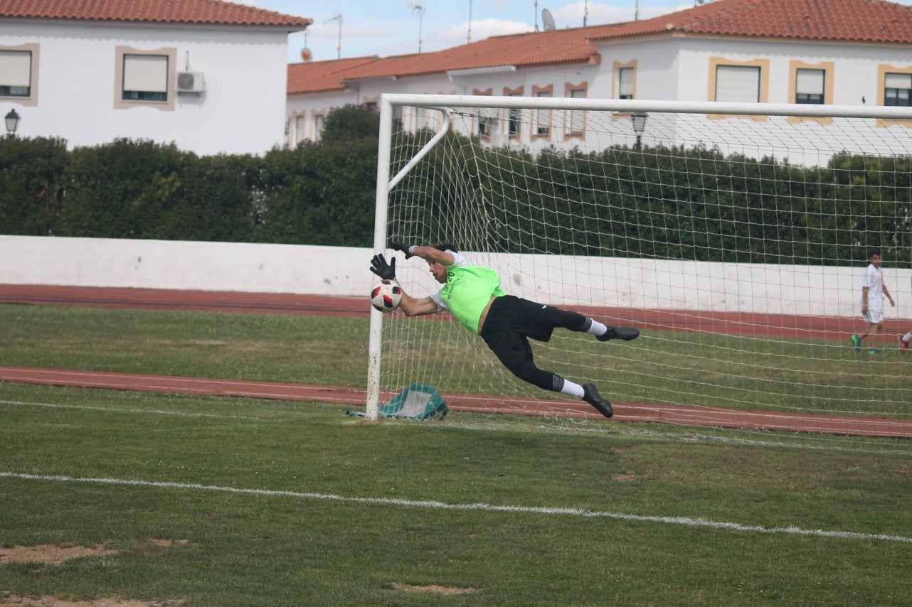 Algunas imágenes del último encuentro de liga de Tercera División disputado en la Ciudad Deportiva de Olivenza y que acabó 3-1 (19-05-2019)