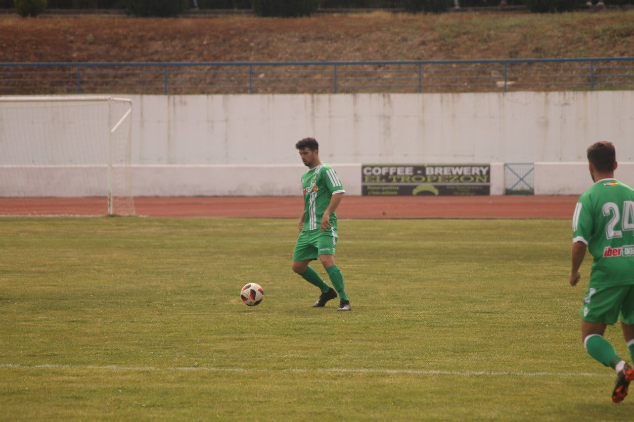 Algunas imágenes del último encuentro de liga de Tercera División disputado en la Ciudad Deportiva de Olivenza y que acabó 3-1 (19-05-2019)