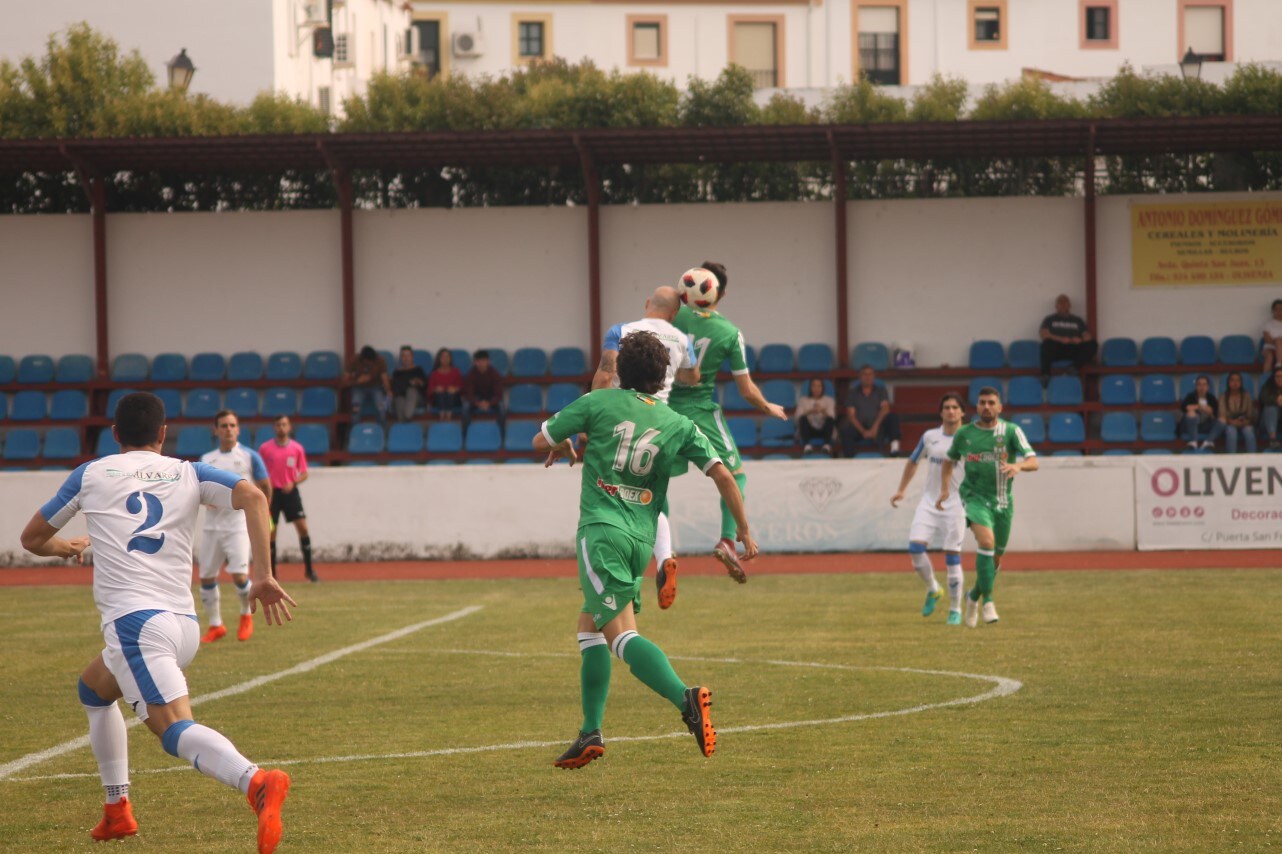 Algunas imágenes del último encuentro de liga de Tercera División disputado en la Ciudad Deportiva de Olivenza y que acabó 3-1 (19-05-2019)